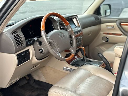Used 2004 Lexus LX 470 4WD w/ Preferred Accessory Pkg image 27