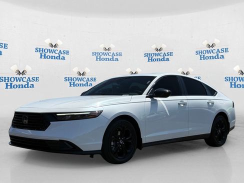 Certified 2025 Honda Accord SE image 2