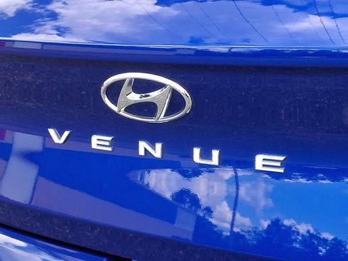 Certified 2023 Hyundai Venue Limited w/ Cargo Package FWD image 22