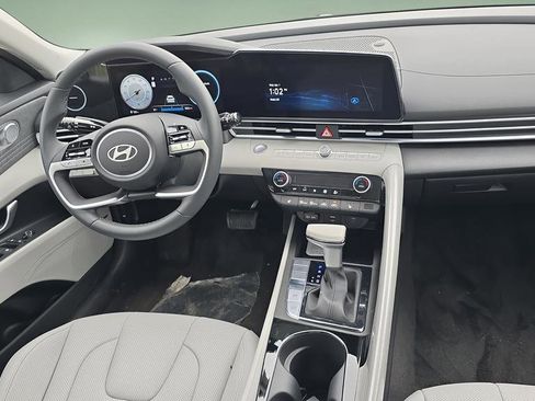 New 2026 Hyundai Elantra Limited FWD image 25