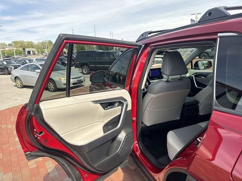 Used 2025 Toyota RAV4 XLE Premium FWD image 27