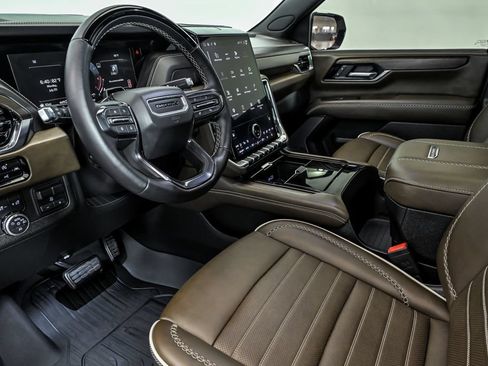 Used 2025 GMC Yukon Denali Ultimate w/ LPO, Floor Liner Package AWD/4WD image 13