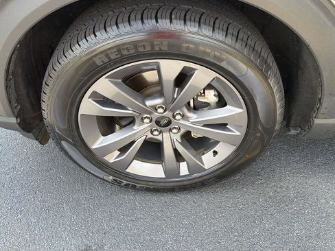 Used 2022 Ford Explorer XLT w/ Equipment Group 202A RWD image 37