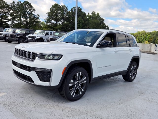 New 2027 Jeep Grand Cherokee Limited RWD image 3