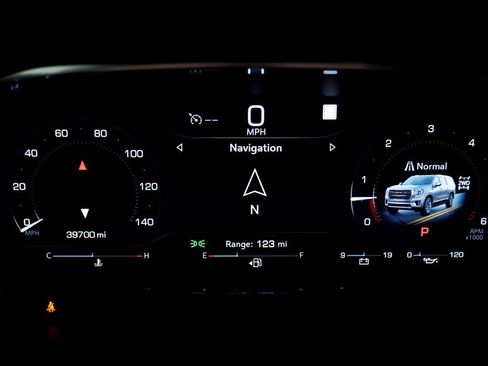 Used 2022 GMC Yukon XL AT4 image 28