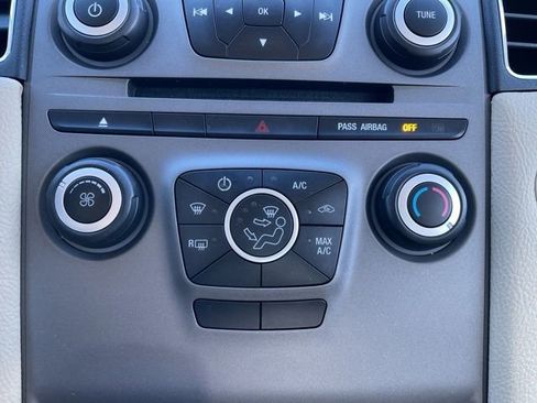 Used 2014 Ford Taurus SE FWD image 13