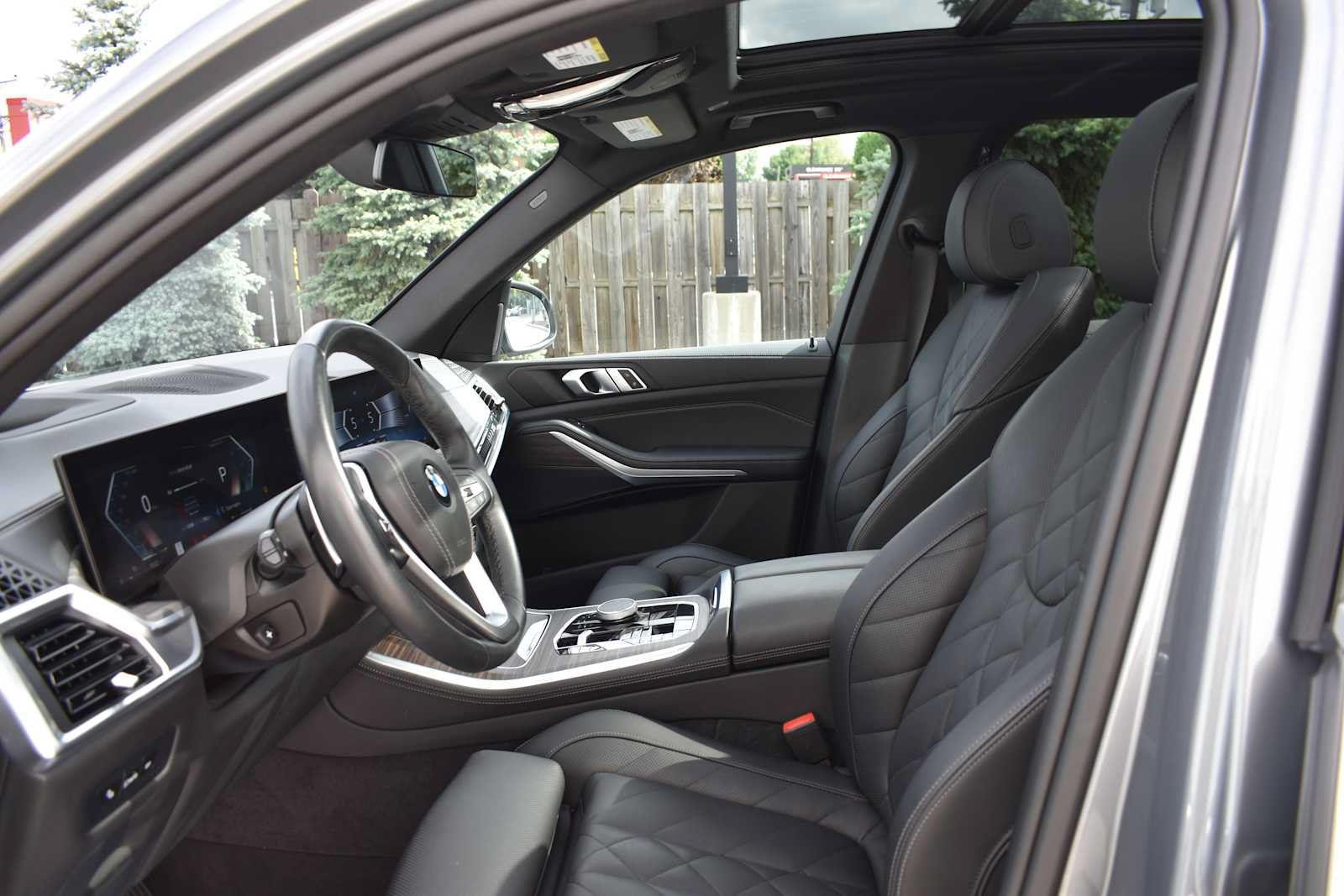 Used 2024 BMW X5 xDrive40i w/ Parking Assistance Package AWD/4WD image 17