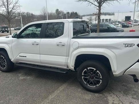 Used 2025 Toyota Tacoma TRD Sport image 3