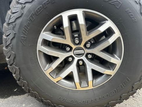 Used 2017 Ford F150 Raptor w/ Equipment Group 802A Luxury image 7