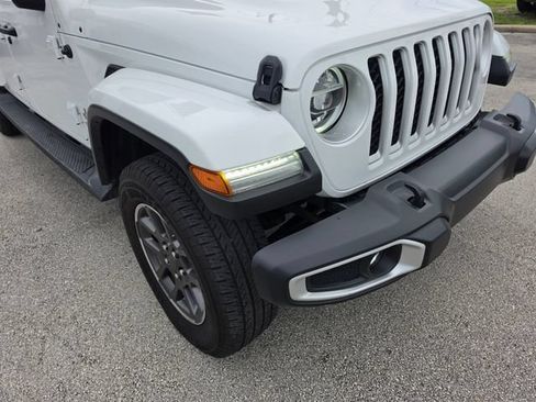 Used 2020 Jeep Gladiator Overland w/ LED Lighting Group AWD/4WD image 9