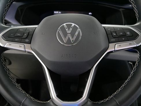 Used 2022 Volkswagen Taos SE w/ Panoramic Sunroof Package image 25