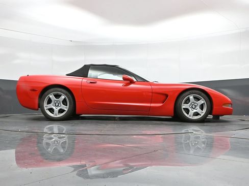 Used 1998 Chevrolet Corvette Convertible w/ Memory Pkg RWD image 31