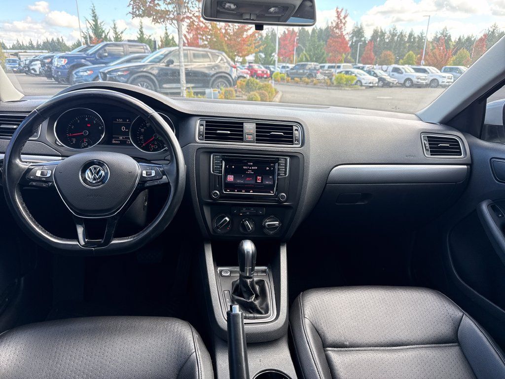 Used 2017 Volkswagen Jetta SE FWD image 5