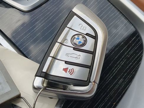 Used 2021 BMW 750i xDrive w/ Executive Package image 29