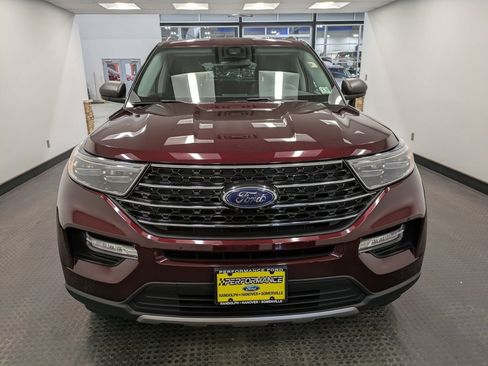 Used 2022 Ford Explorer XLT w/ Equipment Group 202A image 2
