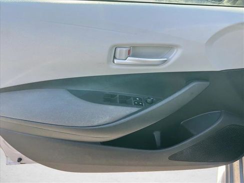 Used 2020 Toyota Corolla LE image 11