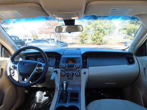 Used 2016 Ford Taurus SE image 15