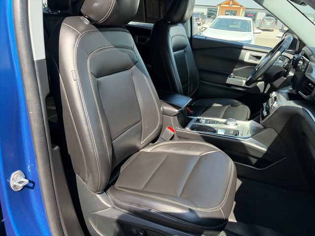 Used 2022 Ford Explorer XLT w/ Equipment Group 202A AWD/4WD image 38