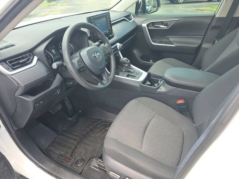 Certified 2021 Toyota RAV4 XLE w/ Convenience Package FWD image 9