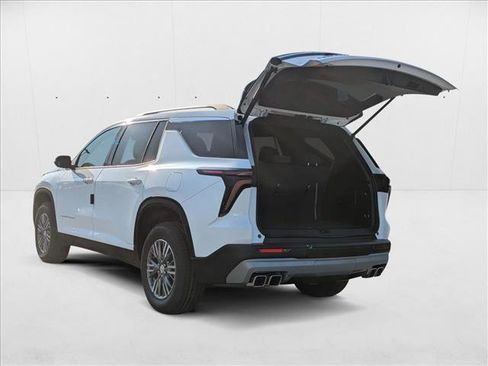 New 2025 Chevrolet Traverse LT image 9