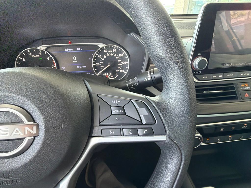 Used 2025 Nissan Altima 2.5 SV FWD image 25