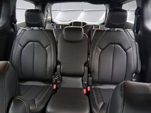 New 2026 Chrysler Pacifica Select image 30