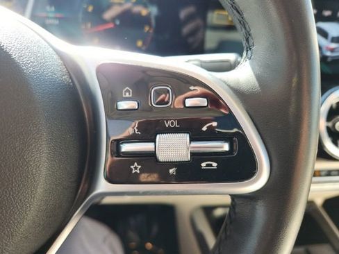 Used 2022 Mercedes-Benz GLB 250 4MATIC image 32