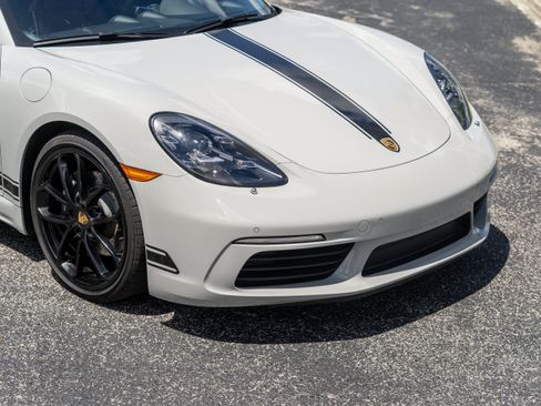 Used 2025 Porsche 718 Cayman RWD image 40