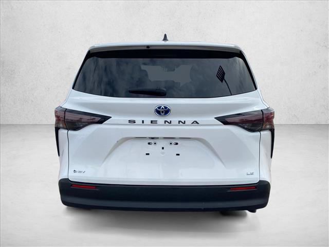 Used 2025 Toyota Sienna LE FWD image 6