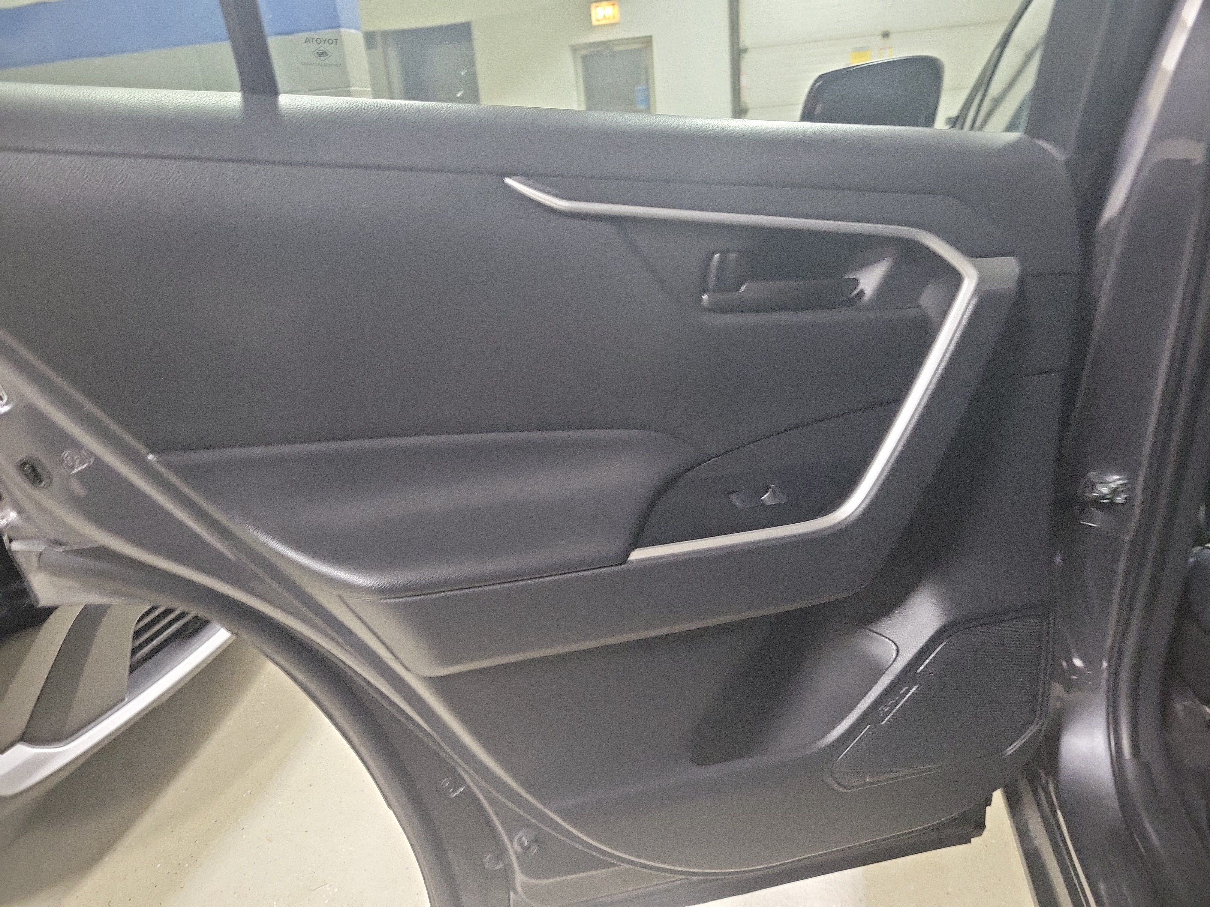 Used 2023 Toyota RAV4 LE AWD/4WD image 10