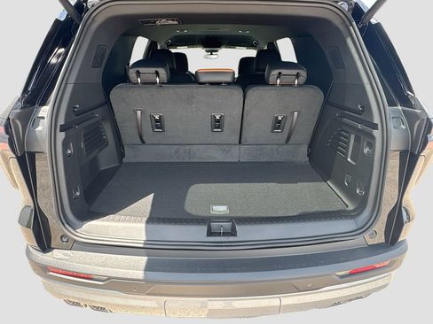 New 2027 Chevrolet Traverse Z71 w/ Driver Confidence Package AWD/4WD image 27