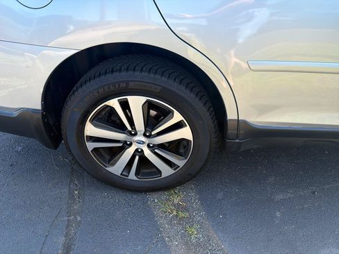 Used 2019 Subaru Outback 3.6R Limited w/ Popular Package #2 AWD/4WD image 5