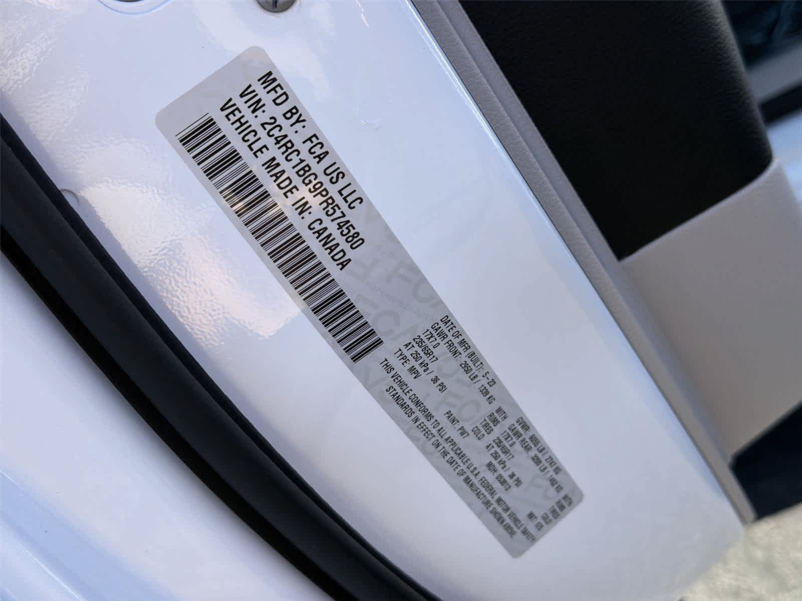 Used 2023 Chrysler Pacifica Touring-L FWD image 21