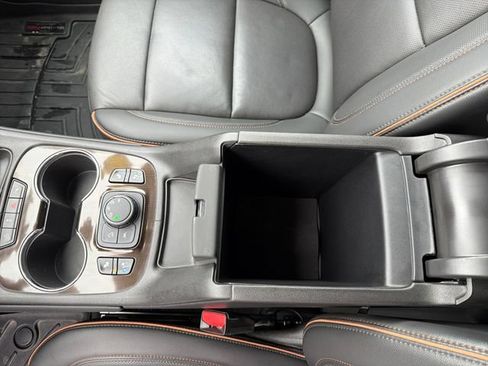 Used 2023 GMC Acadia AT4 w/ Technology Package AWD/4WD image 30