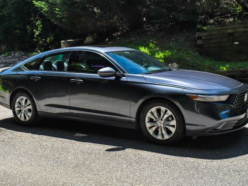 Used 2023 Honda Accord EX image 9
