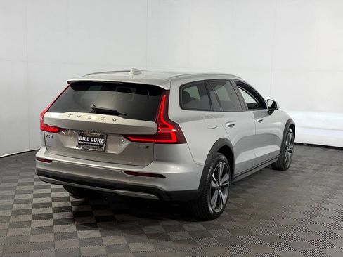 Used 2025 Volvo V60 B5 Cross Country Plus AWD/4WD image 6