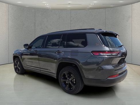 Used 2022 Jeep Grand Cherokee L Laredo RWD image 6