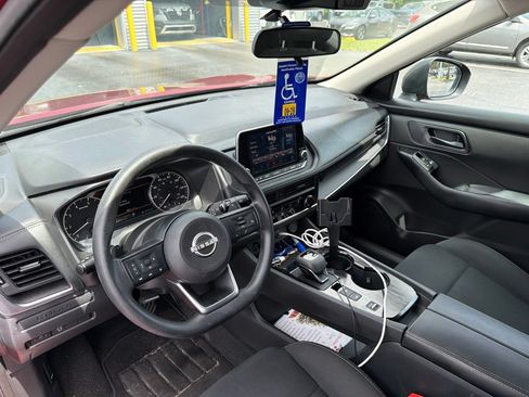 Used 2024 Nissan Rogue S FWD image 6