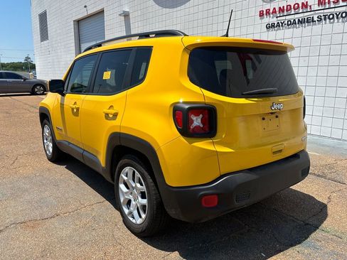 Used 2018 Jeep Renegade Latitude w/ Popular Equipment Group FWD image 6