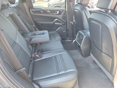 Used 2020 Porsche Cayenne AWD/4WD image 26