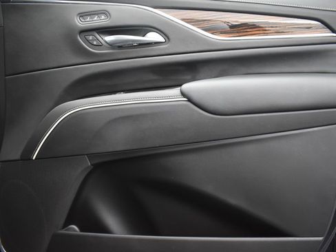 Used 2021 Cadillac Escalade Premium Luxury image 37