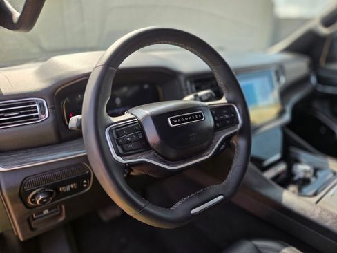 Used 2024 Jeep Wagoneer Series II w/ Flexible Seating Group RWD image 18