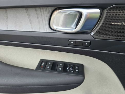 Certified 2024 Volvo XC40 B5 Ultimate w/ Climate Package image 43