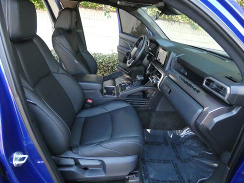 Used 2025 Toyota Tacoma SR5 image 31