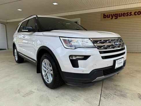 Used 2018 Ford Explorer XLT w/ Equipment Group 202A AWD/4WD image 2