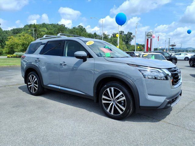 Certified 2025 Nissan Pathfinder Platinum w/ Cargo Package AWD/4WD image 15