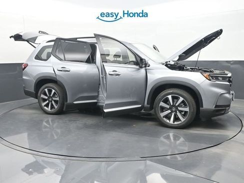 New 2025 Honda Pilot Touring image 32