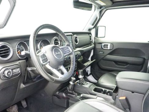 Certified 2022 Jeep Wrangler Unlimited Sahara w/ LED Lighting Group image 27