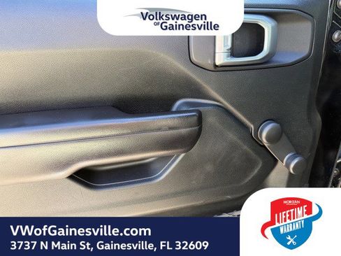 Used 2021 Jeep Gladiator Sport image 17