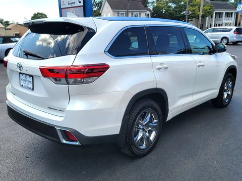 Used 2017 Toyota Highlander AWD V6 image 5